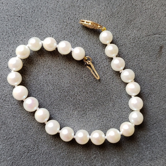 14k gold and pearl bracelet. 6.75" - Picture 2 of 2